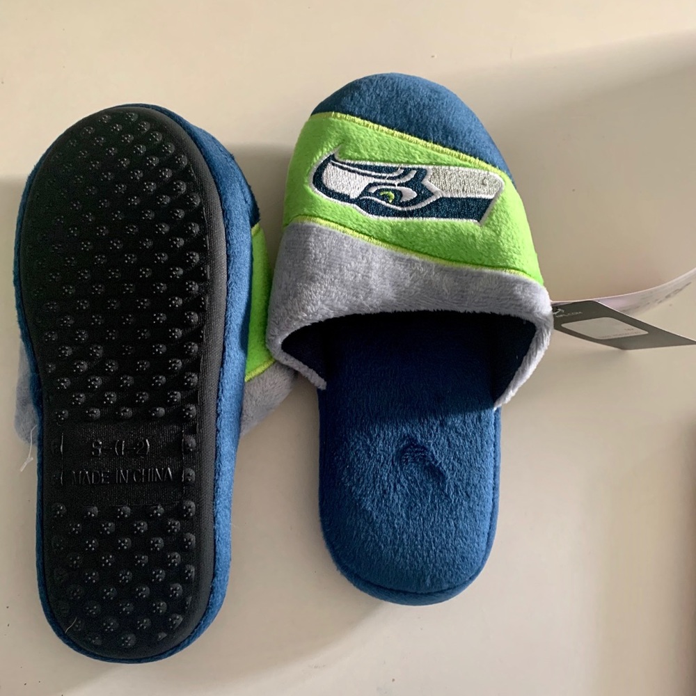 Kids Seattle Seahawks Size 1/2 Slippers - NWT